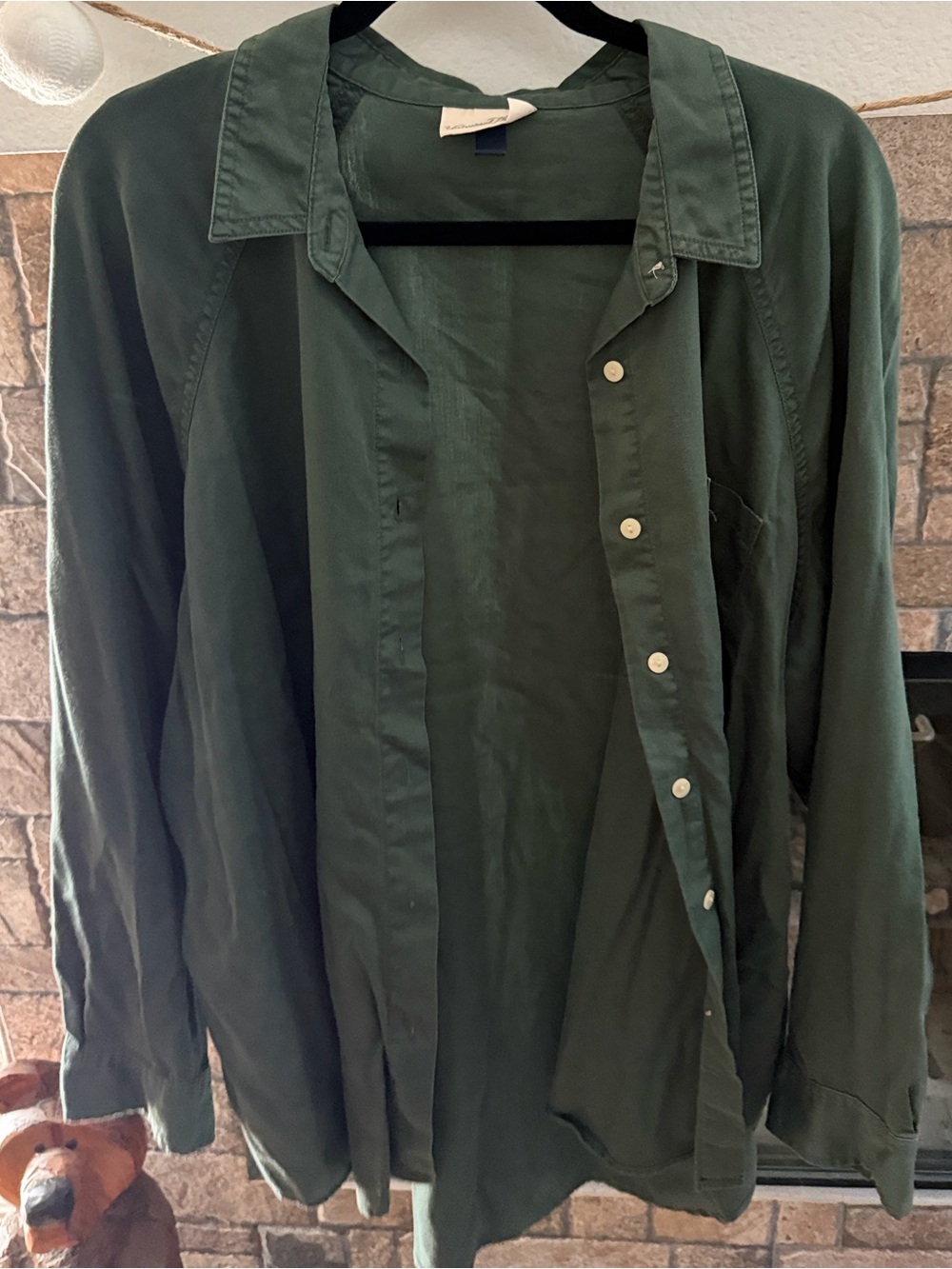 Universal Thread Women’s Olive Green Lightweight Long Sleeve Shirt